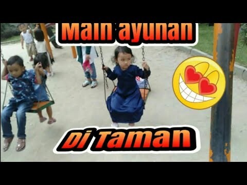Main ayunan di Taman....