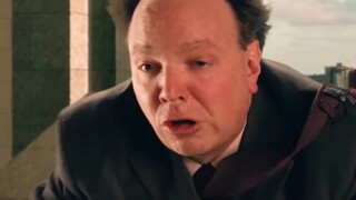 رجل قفز من الطابق الستين فوجد الحب فجأة.