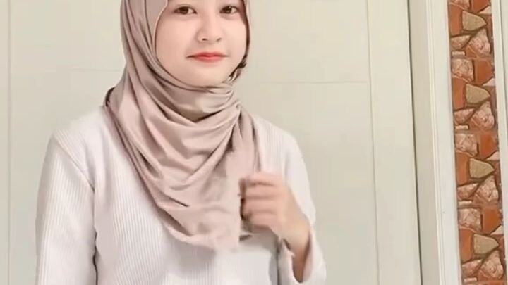 CEWEK CANTIK