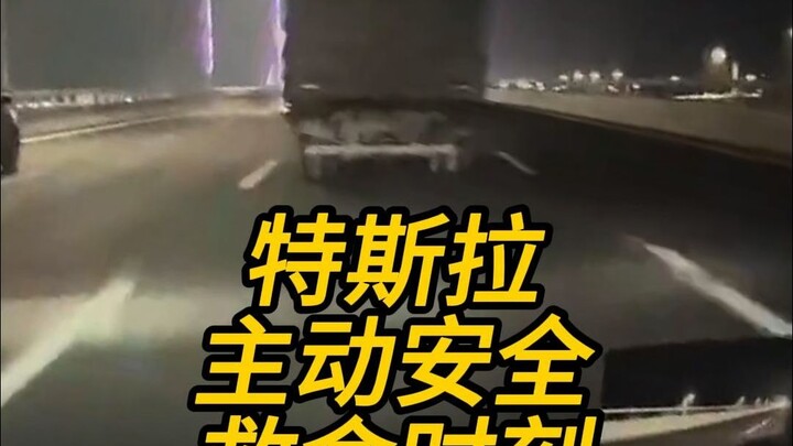 Khoảnh khắc an toàn chủ động của Tesla cứu mạng