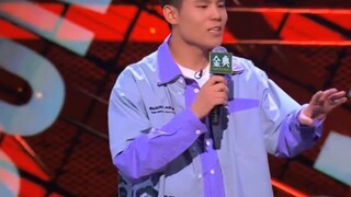 看到他走出来就已经觉得好笑了😂