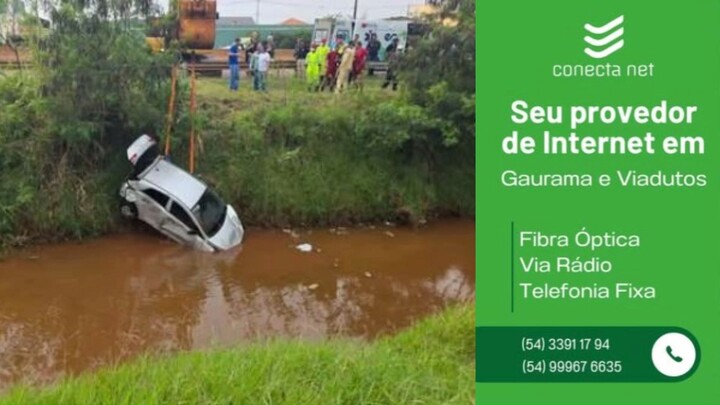 Três mulheres morrem após carro capotar e cair em área alagada em Mandaguaçu