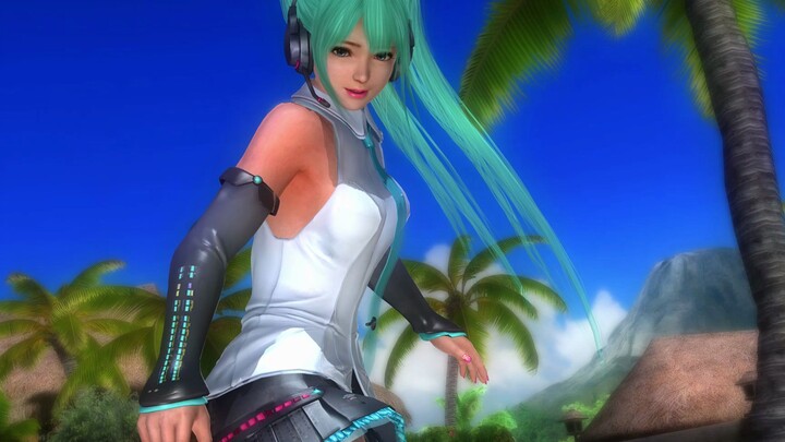 Mari Rose, cosplaying as Hatsune Miku, runs to the beach to play.