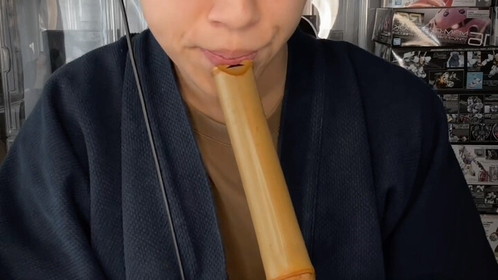 Tiếng shakuhachi đầy khí chất!! Giai điệu này là của bài nào mà tôi không nhớ ra nổi! Ai biết thì bả