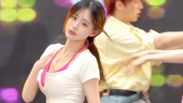 Honestly, I’m not very satisfied with this makeup look, so I’ve been hesitating about whether to pos