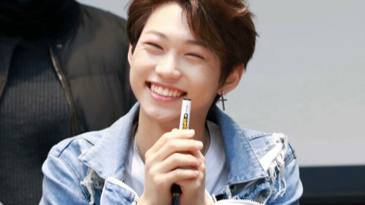 17岁装凶土豆小猫的第一支接力舞蹈 180115-Grrr总量的法则【Stray Kids】 【李龙馥Felix】