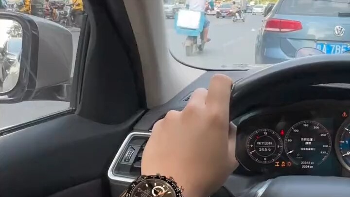 ‬努‬努‬力‬，‬你‬也‬可‬以‬的‬ ‬.‬ ‬.‬ ‬.‬ ‬毕‬竟‬P‬图‬不‬难‬学