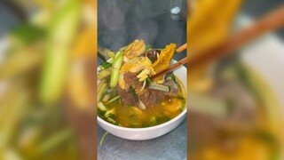 Đào đâu ra bát bún hải sản full topping như này đây