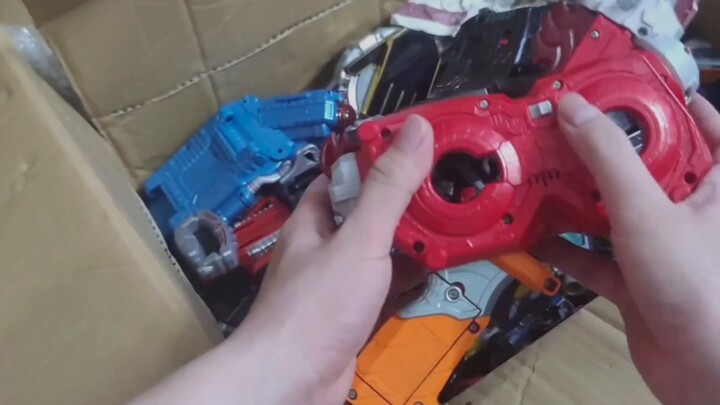 Unboxing paket kado mainan bekas yang dikirim dari Jepang! Hamparan mainan Kamen Rider!