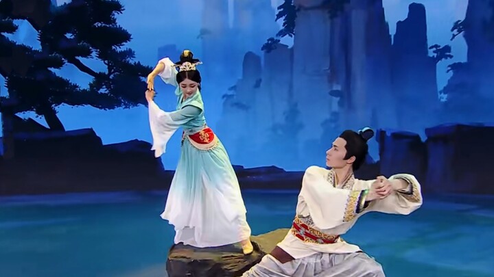 ระบำดาบคู่ «วิญญาณแห่งกระบี่»