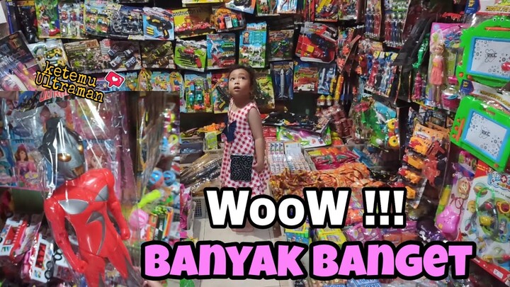 Balita Hunting Mainan Anak, Ada Ultraman, Dan LOL Di toko !! pengen Di borong semua 😱 | Dunia Adiva