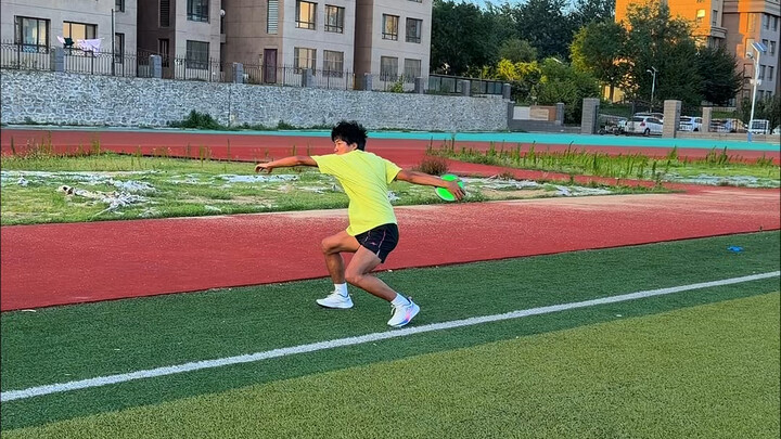 How far can the discus be thrown? The coach makes a grand finale appearance!
