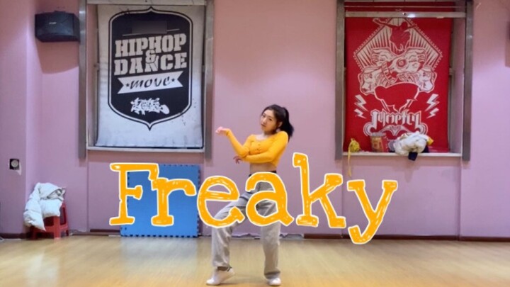 【Kim HyunA】Freaky si Kuda Liar Mengibas-ngibaskan Ekornya (cover lagu dansa)