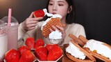SUB) 🧇🍫🍓 Giant Strawberry nutella waffle Mukbang ASMR