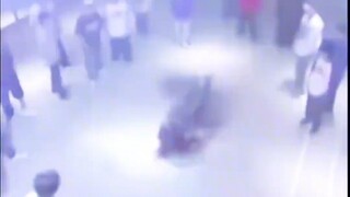 Tôi không cho phép còn mắt nào trong sạch nữa, muốn bẩn thì cùng nhau bẩn luôn