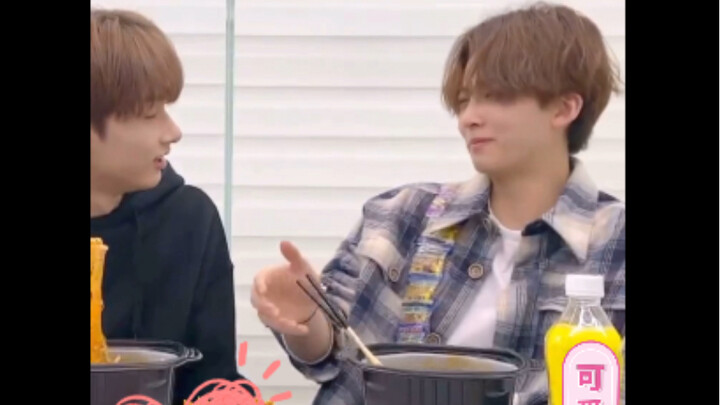 【Yoon Jeonghan】Kakak kedua yang memakai topeng kesakitan karena terlalu pedas saat makan hot pot kec