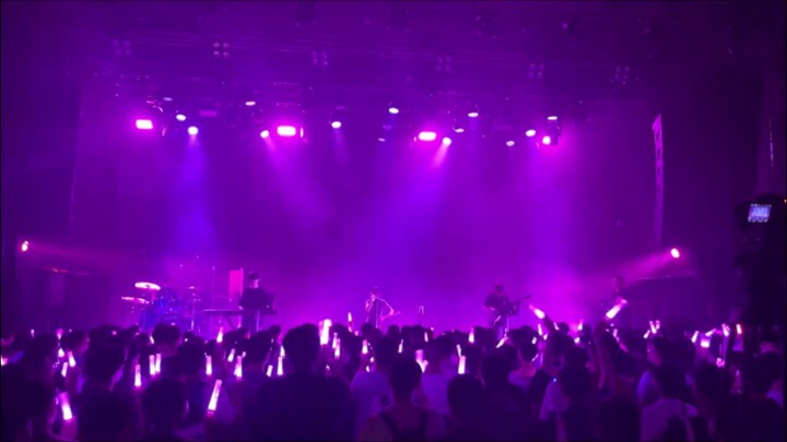 Berubah menjadi Mahou Soju dan menyanyikan "Catch You Catch Me"