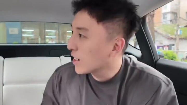 Silakan ajak saudara-saudara untuk mengumpulkan beberapa Gundam. Mereka semua menyukai barang hari i