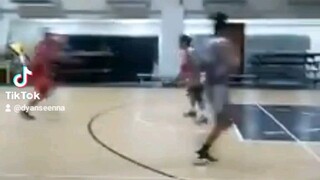 May kasama pang foul