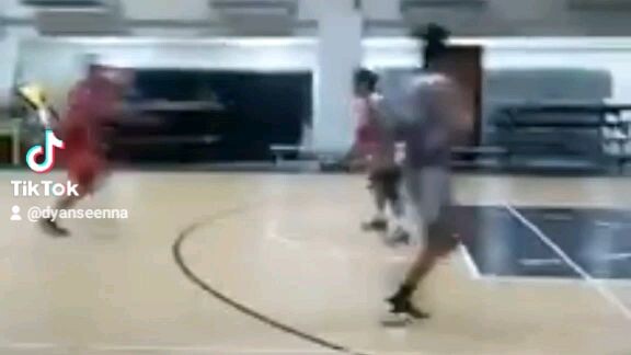 May kasama pang foul