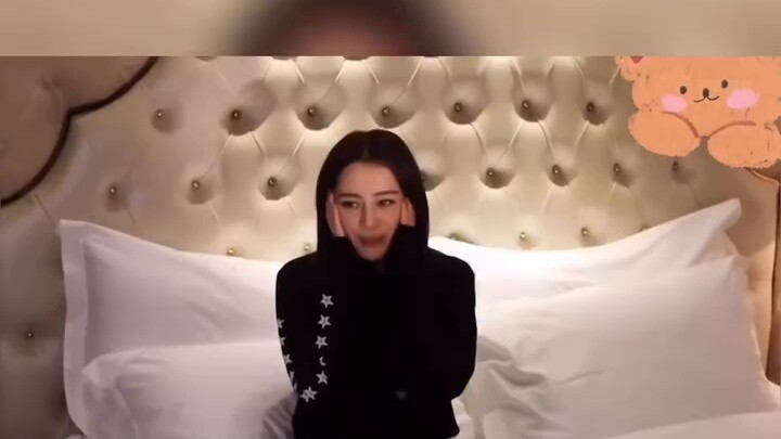 Posting-an awal Reba di Weibo sungguh melampaui zamannya. Sekarang tampaknya dialah pencetus sastra 
