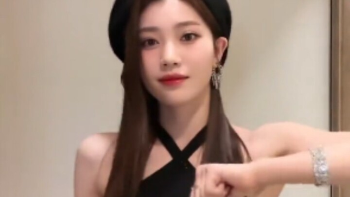 Overwhelmed by Beauty 80 (Wiping Drool: Shen Xiaoting 'What's up?')