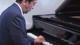 Shinzo Abe memainkan lagu kebangsaan Soviet