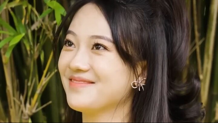 [พากย์ไทย] สาวหนีตายเข้าห้องน้ำชาย! ดันได้สามีสายฟ้าแลบ? เขาคิดว่าเธอจน ที่แท้คือบิ๊กบอสระดับท็อปวงก