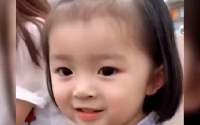 A roundup of “tricks” to convince you to have a daughter: Dad’s sweet little comforter—her every exp