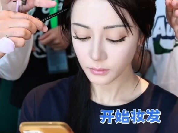 是新鲜的妆发巴巴，真让这个狗嘉招到新人了