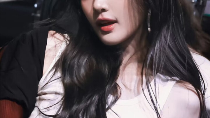 近期瘦了很多的女爱豆