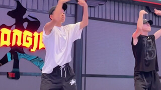 Hahahaha the happiness overflows the screen @kun