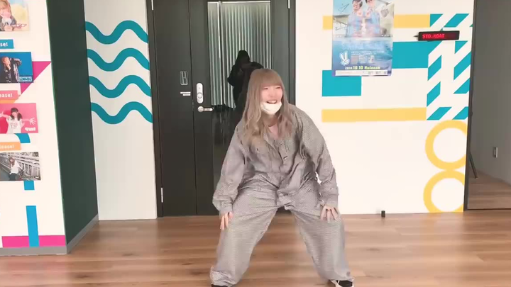 Minato tried to dance in the morning gymnastics class of Grade 3 A