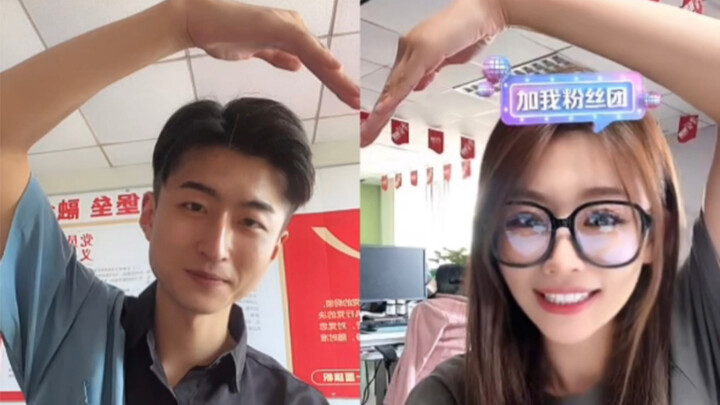 Hosts Yoyo and Haoxin are live-streaming and sending heart signs!!!!
