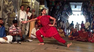 [Bharatanatyam] Điệu múa của Đức Phật nửa người nửa thú, sự kết hợp giữa sức mạnh và sự mềm mại, là 