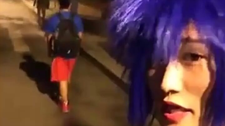 Trưởng nhóm Sát Mã Tể nhờ người qua đường giấu đồ cấm