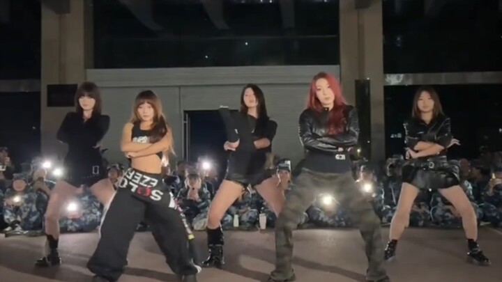 【Cuộc sống học đường】Hết huấn luyện quân sự là phải xem màn trình diễn vũ đạo của các chị khóa trên