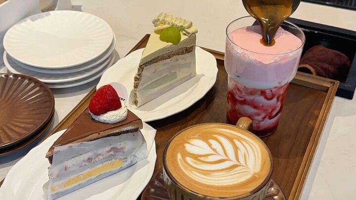 Opened the Biggest Coffee Shop in Town: An 8-Minute Immersive Store-Opening Experience