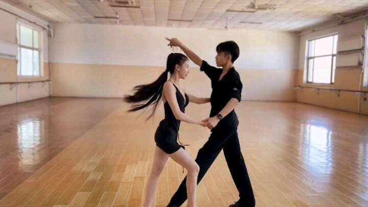 Wang Chongmo dan Li Mohan [Mo Mo] 20220413 Rekaman kelas tari di Konservatorium Musik Beijing