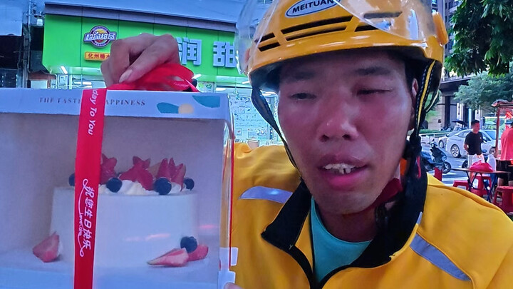 Saya tidak lembur, Anda keluar makan, kenapa saya harus mengantarnya ke tempat yang Anda tentukan? #