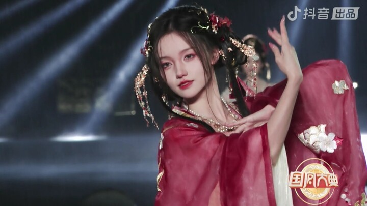 17 Trình diễn thời trang "Tu Qiqi".mp4