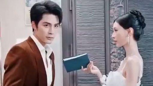 Gadis menggoda CEO kejam demi menyelidiki kematian kakaknya