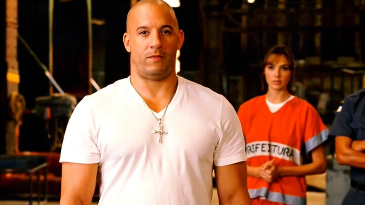 Begitu nada lagu mengalun, emas seberat sepuluh ribu tahil! #Fast & Furious