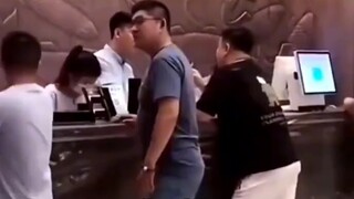 Nếu bạn là cha mẹ có nhân cách và giáo dục tốt, con cái bạn sau này sẽ giống bạn (Nguồn: Thanh niên 