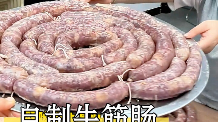 Niềm vui từ xúc xích gân bò dai dai, giòn sần sật, ăn một lần là mê ngay!