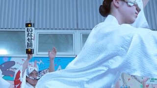 เต้นแอ็บสแตรกต์นีออน