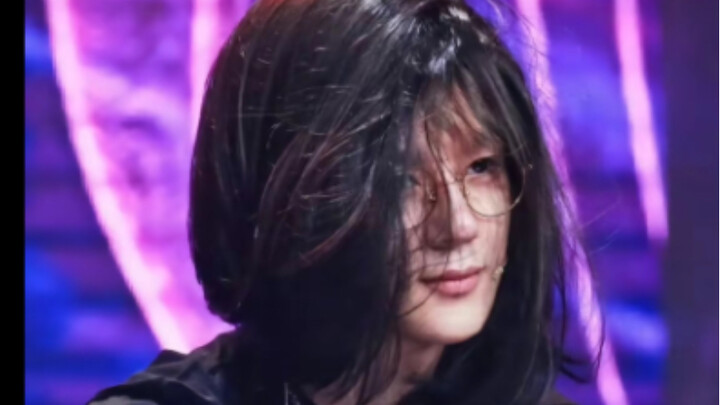 นี่……ไม่แปลกใจเลยที่เซี่ยจื้อกวงบอกว่าอย่าไปขุดคุ้ยอะไรไร้สาระ ฟิลเตอร์ของร่วนหลานจู๋แตกกระจายไปหมดแ