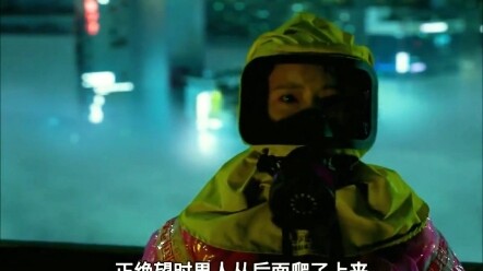 لم يكترث الرجل بمنع أفراد عائلته وقفز نحو المبنى المقابل.