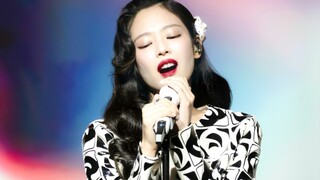 JENNIE's latest stage FLY ME TO THE MOON