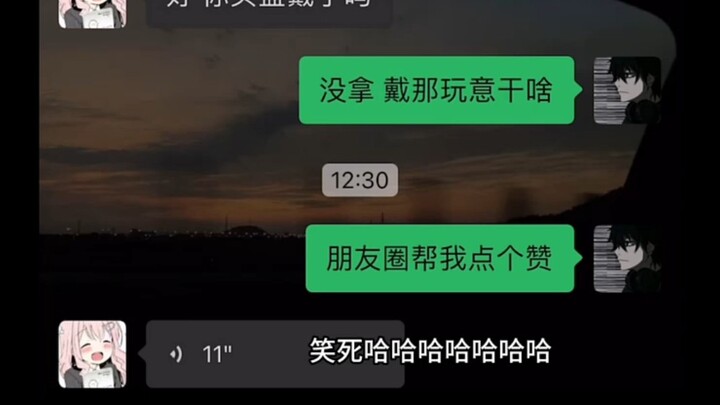 Hiểu rồi, không đội mũ bảo hiểm nên chú cảnh sát giao thông bảo anh ấy kêu gọi like để tuyên truyền 